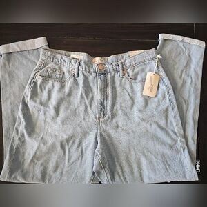 New Universal Thread Boyfriend Jeans. Size 10